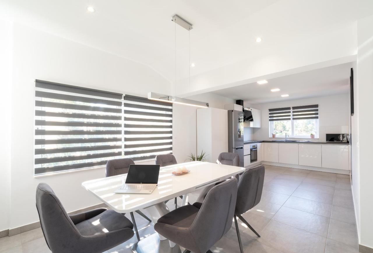 The Plaza Apartment Prizba Luaran gambar