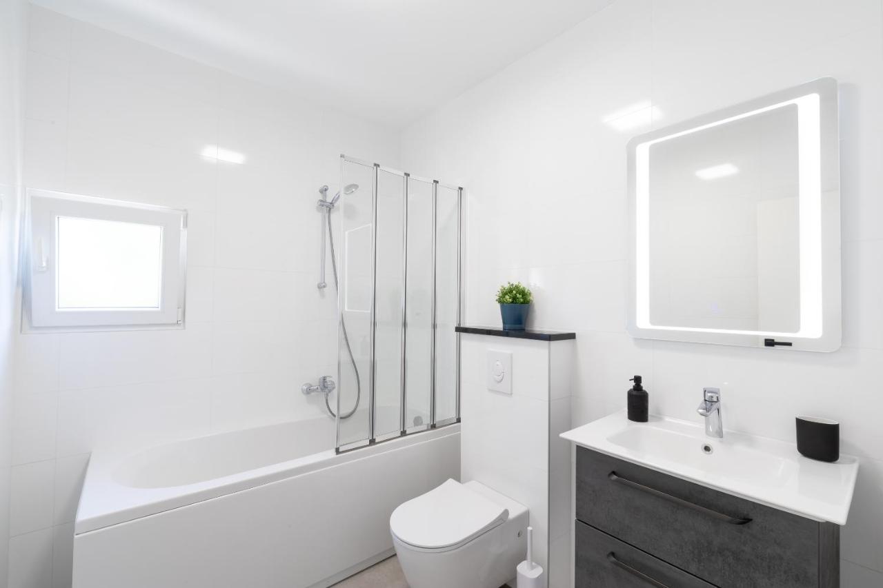The Plaza Apartment Prizba Luaran gambar