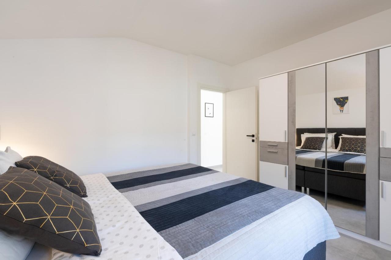 The Plaza Apartment Prizba Luaran gambar