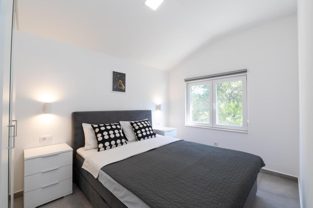 The Plaza Apartment Prizba Luaran gambar